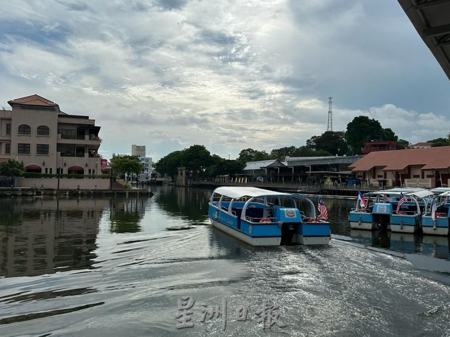 （古城第三版主文）甲河广场检疫大厦走道被阻 民众游客需绕道而行