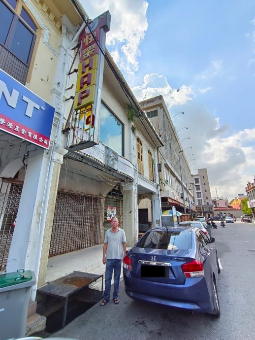 （古城第三版主文）祈安律商店部分招牌脱落 梁证法促业者定期检查及维修