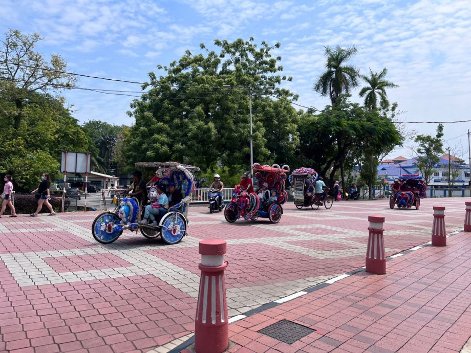 (古城第二版主文)《敬业乐业》—美丽城市的无名英雄