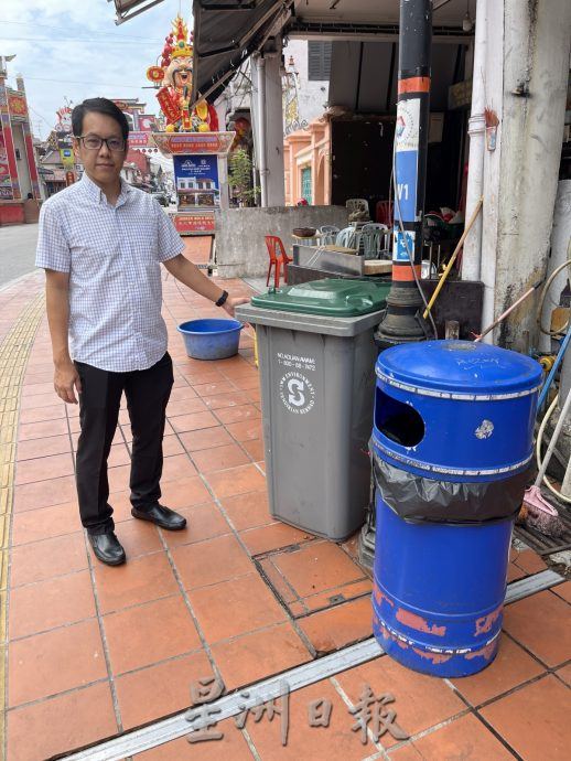 （古城第二版主文）老街获分配垃圾桶日清三次·舒缓垃圾囤积路面问题