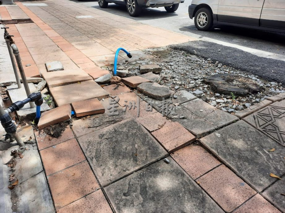 (古城第二版主文)马六甲拉也走道成行人陷阱