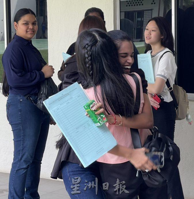 （古城第五版主文）圣婴女中SPM成绩标青·16人全A 1人10A+