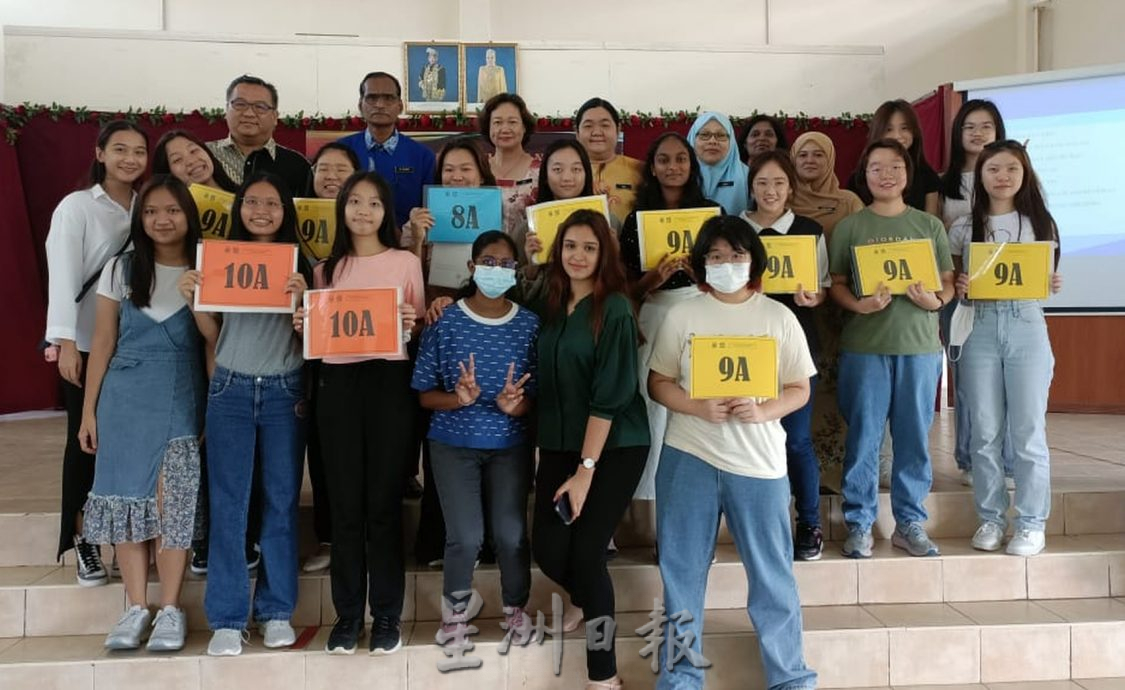 （古城第五版主文）圣婴女中SPM成绩标青·16人全A 1人10A+