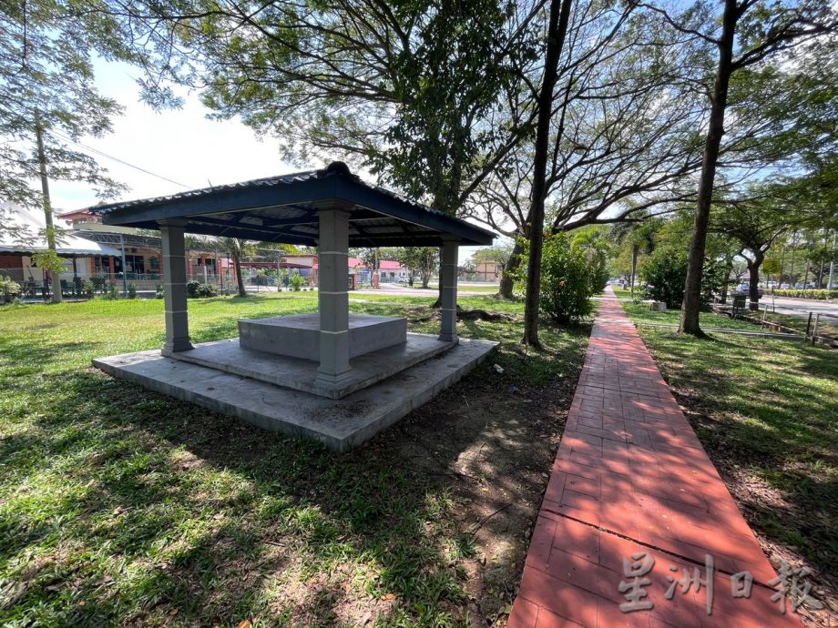 (古城第五版主文)居民投诉有人带狗到公园散步,担心对孩童个人安全与健康构成威胁