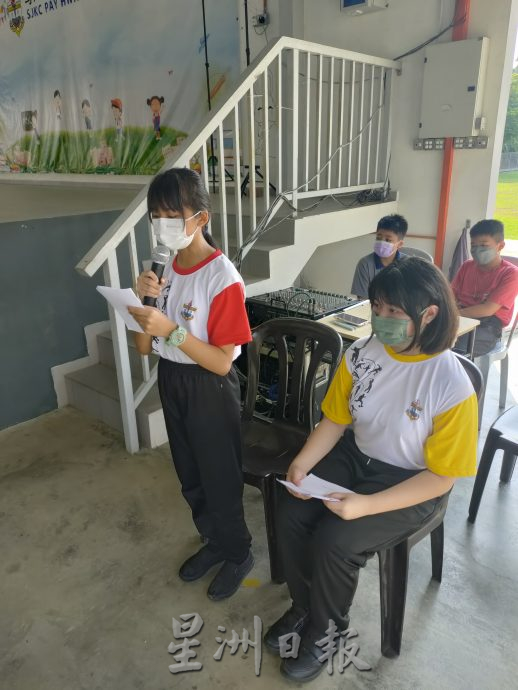 （古城第五版主文）星洲日报赠报仪式妈咪大宝达赞助