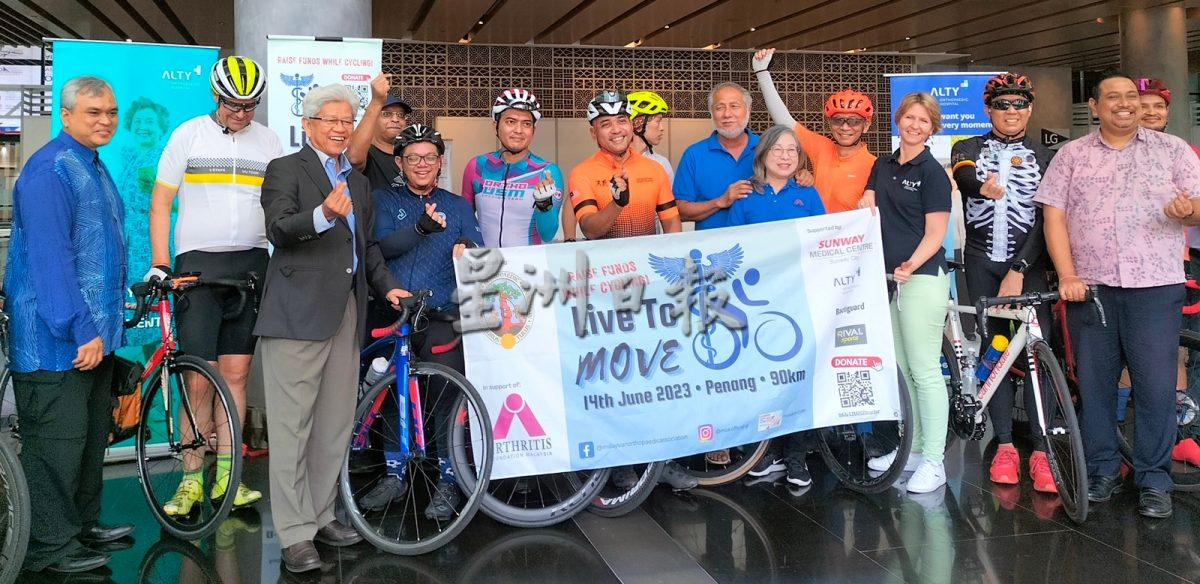 20名外科医生为慈善骑行90公里