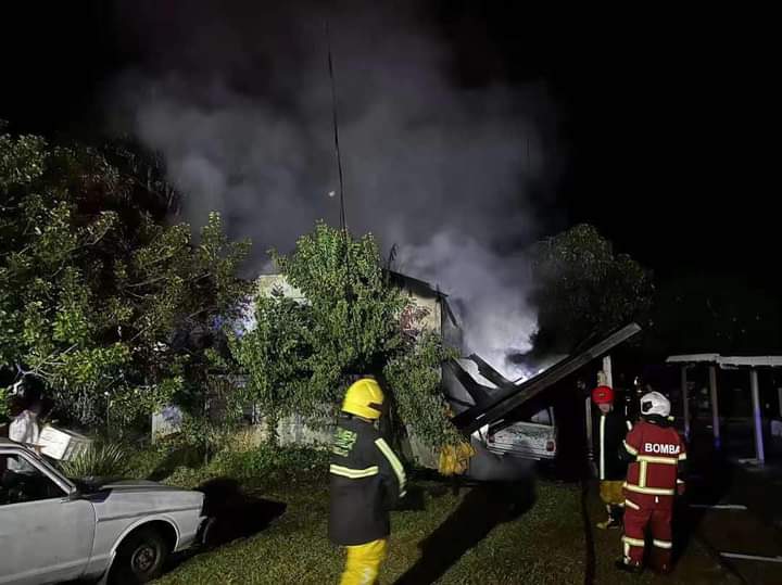 (大北马)独居老翁点蚊香驱蚊,疑窗帘触及蚊香引发火患