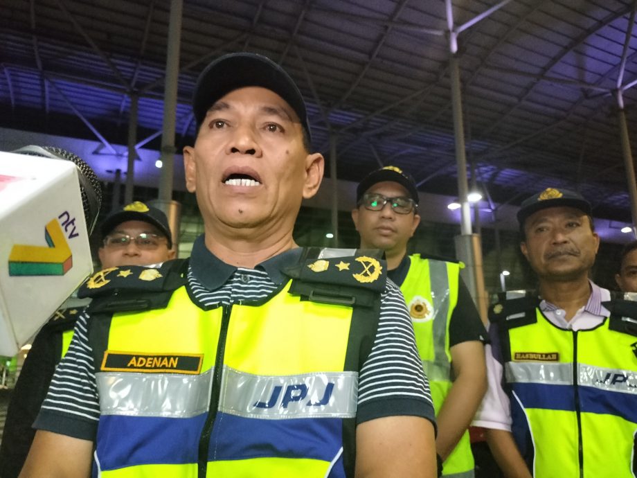 (大北马)陆路交通局机场“捉虫” 3司机被逮个正着 1司机属于重犯