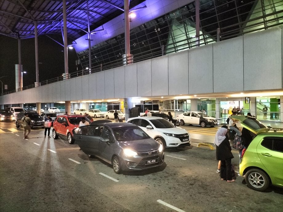 (大北马)陆路交通局机场“捉虫” 3司机被逮个正着 1司机属于重犯