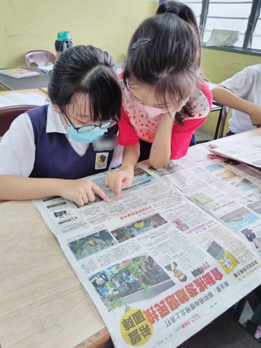(大北马)黄顺祥支持阅报计划 赞助6华小《星星学堂》