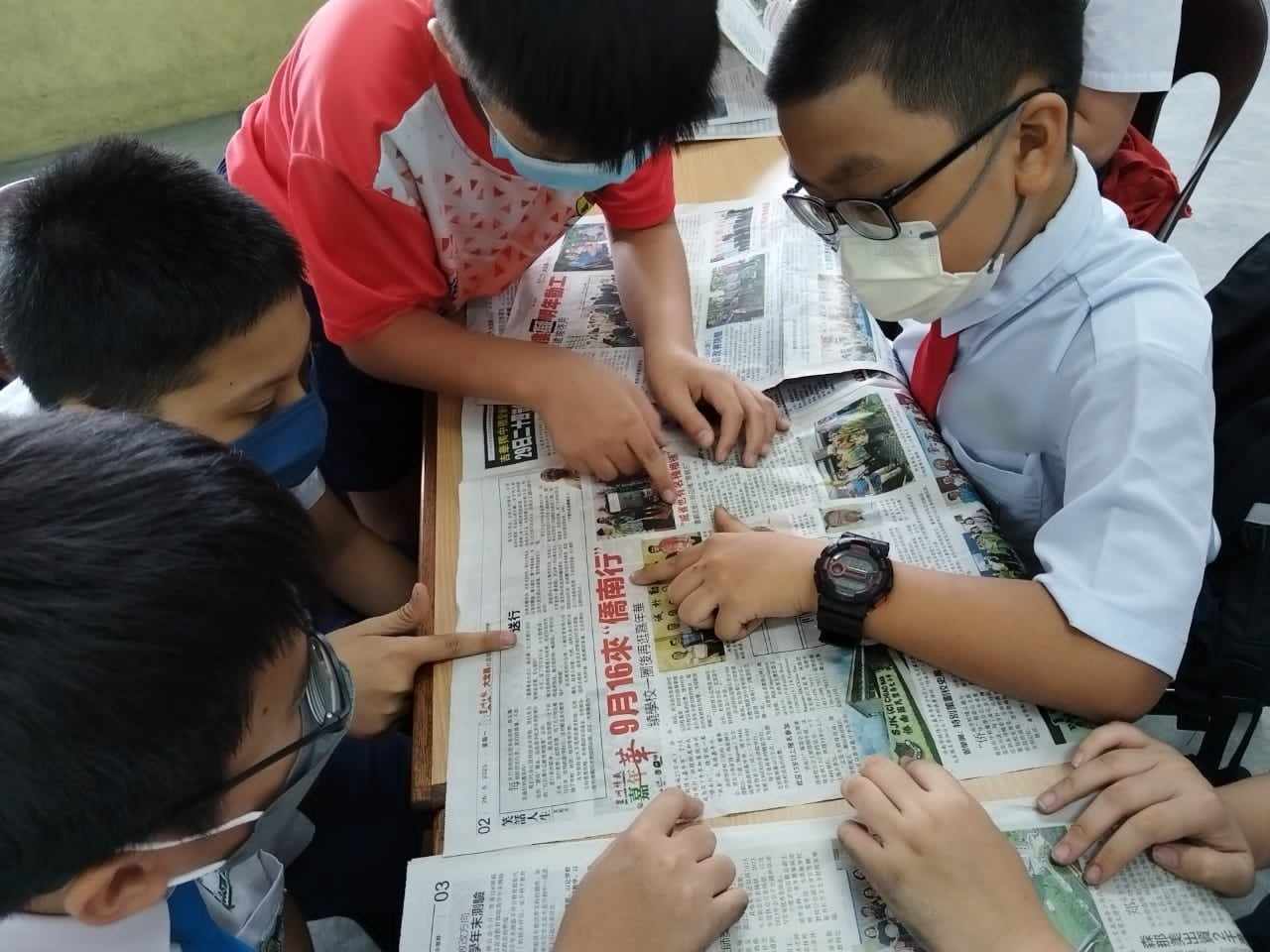 (大北马)黄顺祥支持阅报计划 赞助6华小《星星学堂》