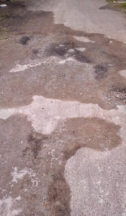 (大都会)居民和店铺业者投诉铺路工程/3图