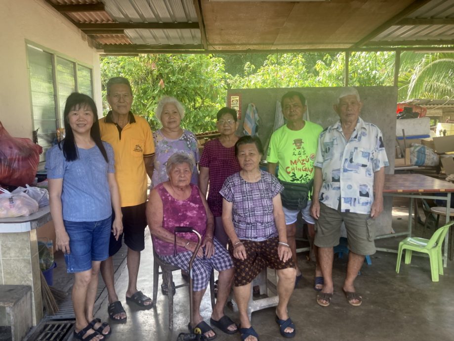 (已签发)柔:广西村河水又被污染 雨后满是油迹柴油味