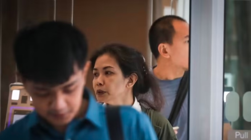 (已签发)柔:狮城二三事:妇女庭上喊“袋鼠法庭”被调查 警员上门她竟报警