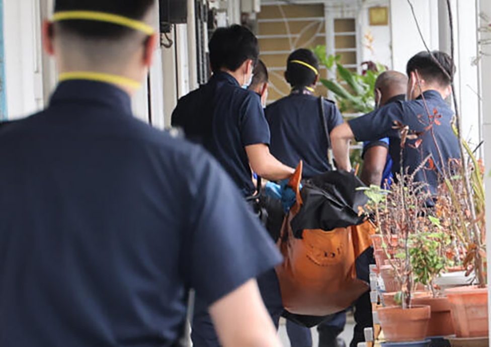 (已签发)柔:狮城二三事:屋内传恶臭邻居报警 七旬叔成腐尸