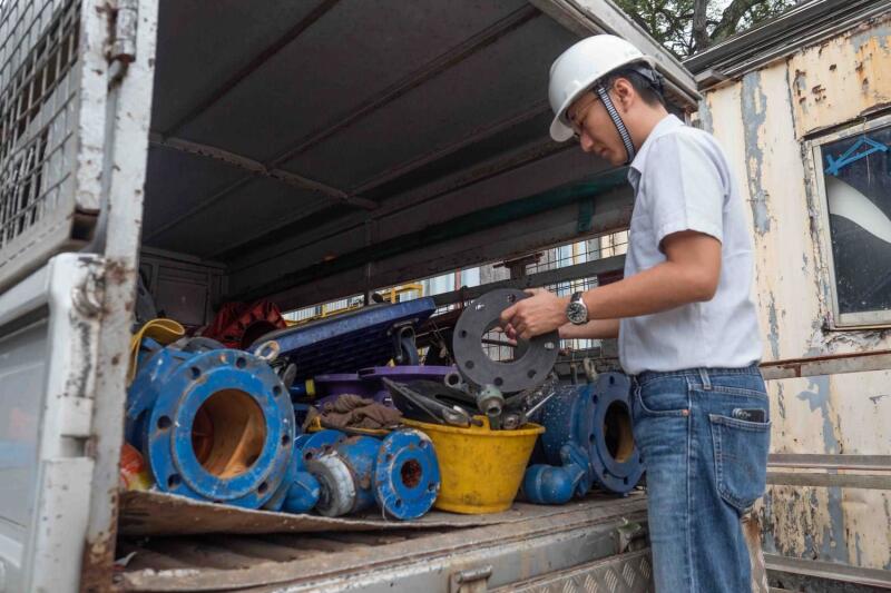 (已签发)柔:狮城二三事:狮城有执照水管工月薪破万 仍缺人又老龄化