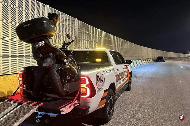 （已签发）柔：狮城二三事：狮城男骑车从新山回国 关卡前撞围墙抛飞桥下身亡