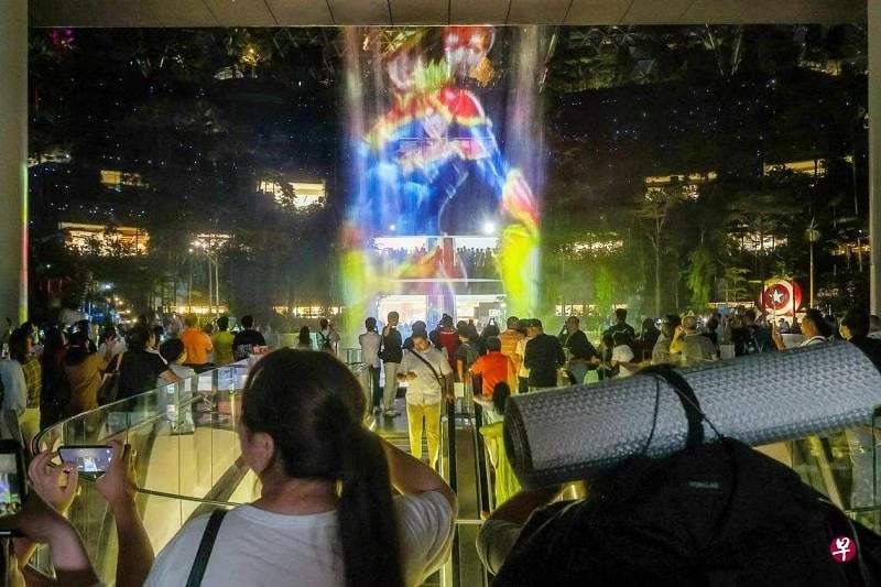(已签发)柔:狮城二三事:航空业复苏旅客回流 星耀樟宜月均访客增80%