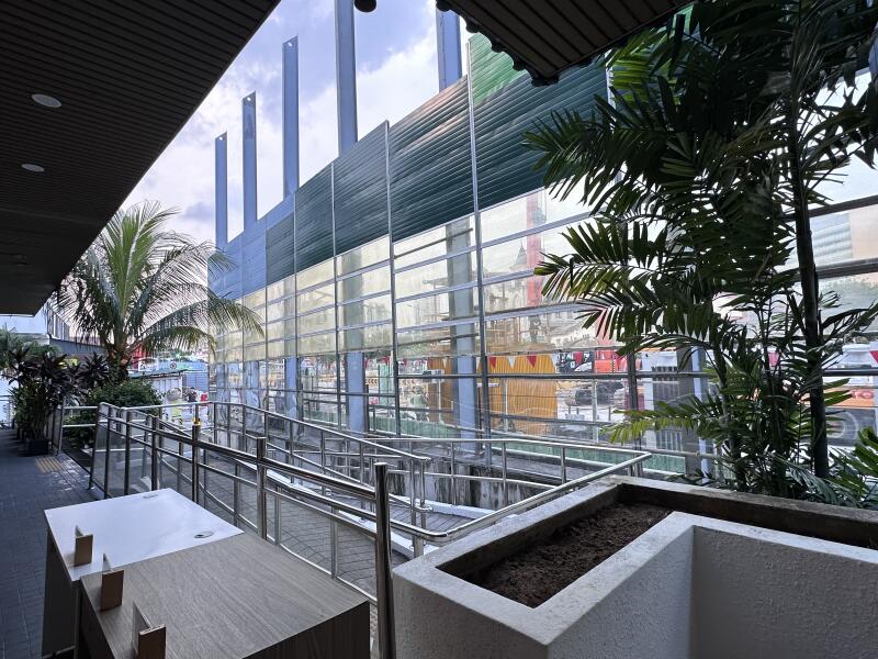 (已签发)柔:狮城二三事:诺维娜一带施工筑防音屏障 商家纷诉:顾客跌4成