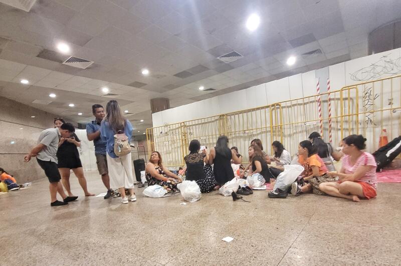 (已签发)柔:狮城二三事:逾百女佣客工 滨海地下道群聚