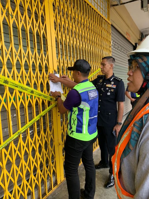 (已签发)柔:麻警区连同2单位展开骰子行动,切断10店屋电源