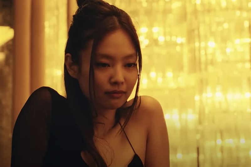  Jennie新剧“3P舞”引争议 韩网崩溃直呼“真的看不下去了”	