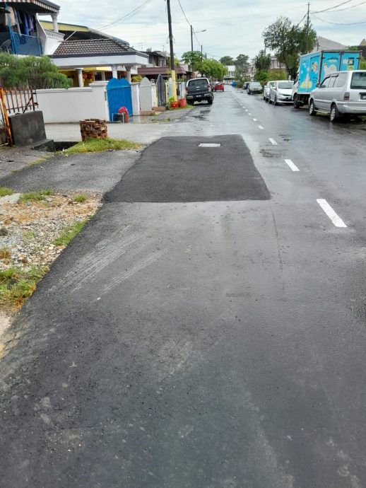 me03主文-大都会/修水管后铺路筑高居民申诉不便／5图