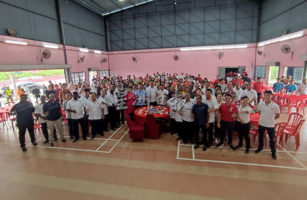 倪可敏旋风式访马口，为仁保人送上3104万令吉大红包