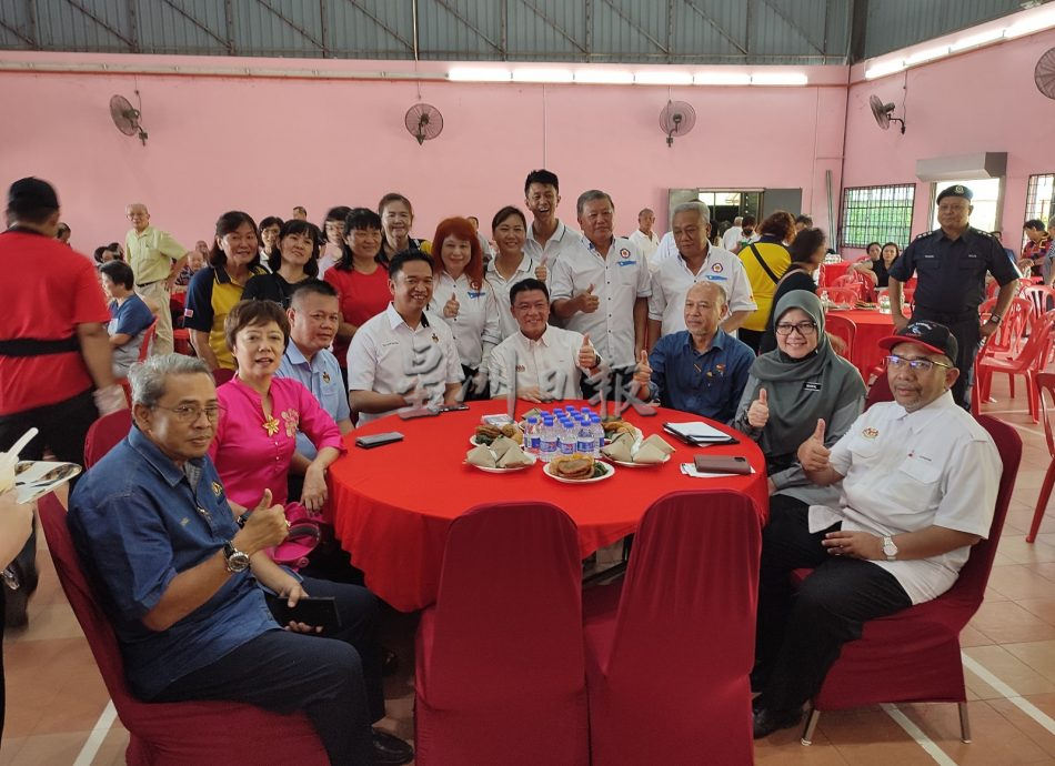 倪可敏旋风式访马口，为仁保人送上3104万令吉大红包