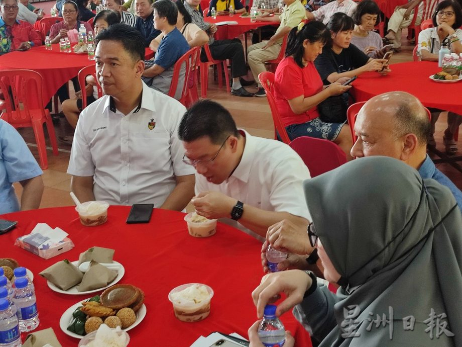 倪可敏旋风式访马口，为仁保人送上3104万令吉大红包