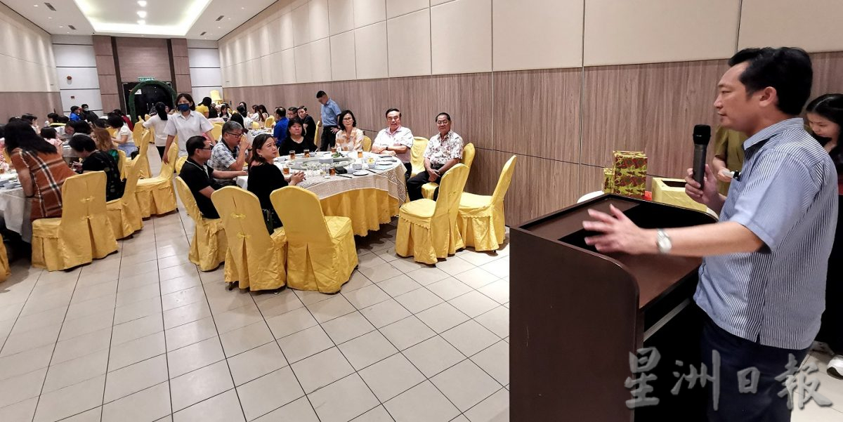 NS主文/谢琪清拨款7.5万,全数承包双小LED屏幕安装费