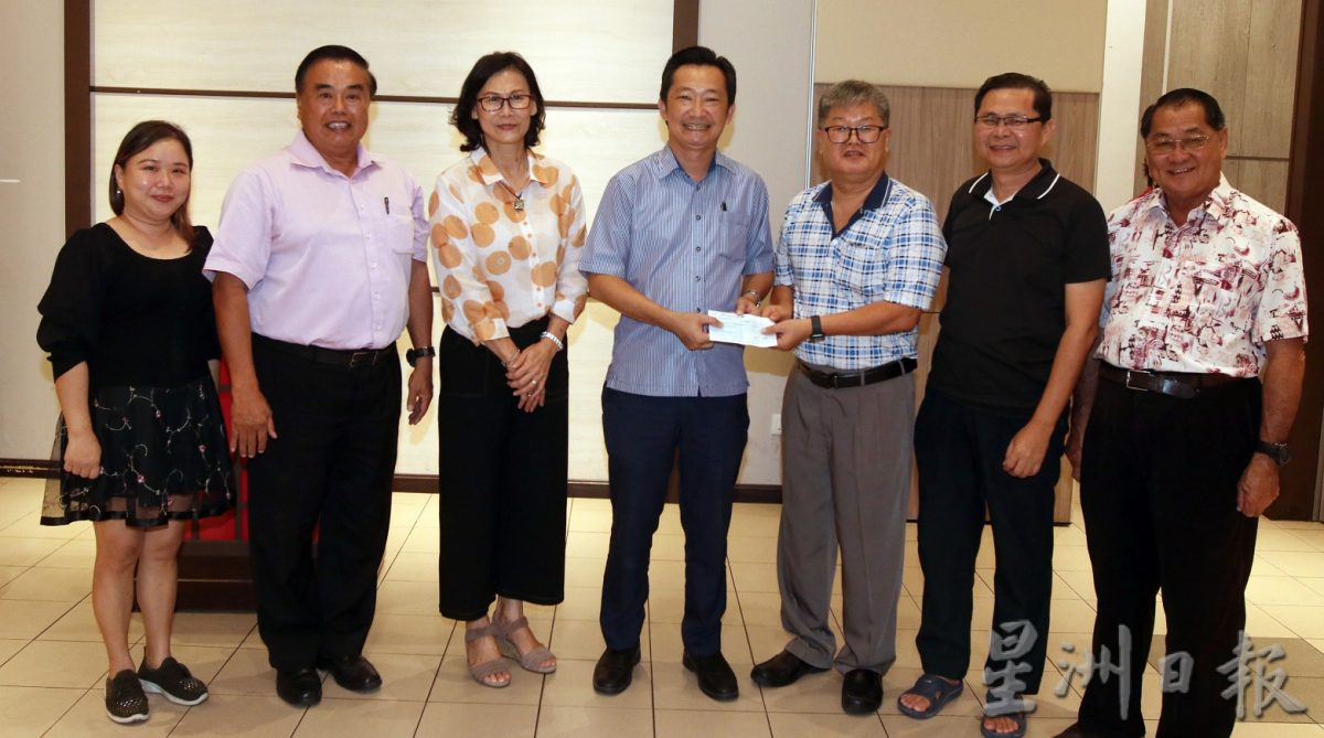 NS主文/谢琪清拨款7.5万,全数承包双小LED屏幕安装费