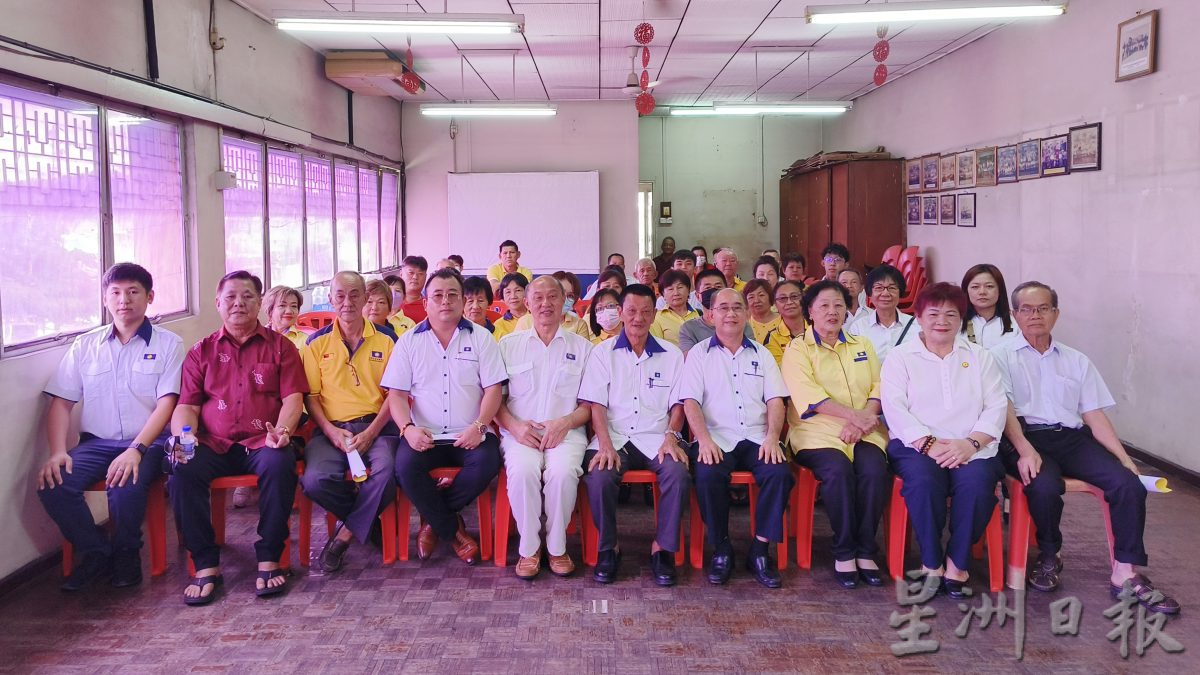 庇朥马华区大会及改选,拿督蔡华辉重新继续领导迈向更前。