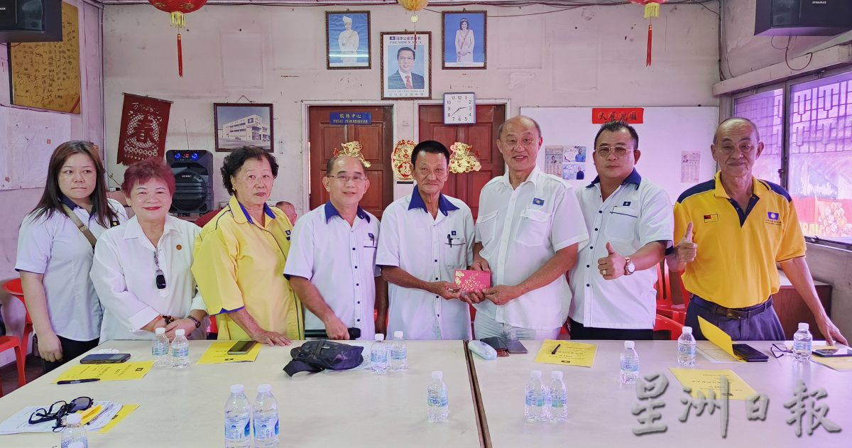 庇朥马华区大会及改选,拿督蔡华辉重新继续领导迈向更前。