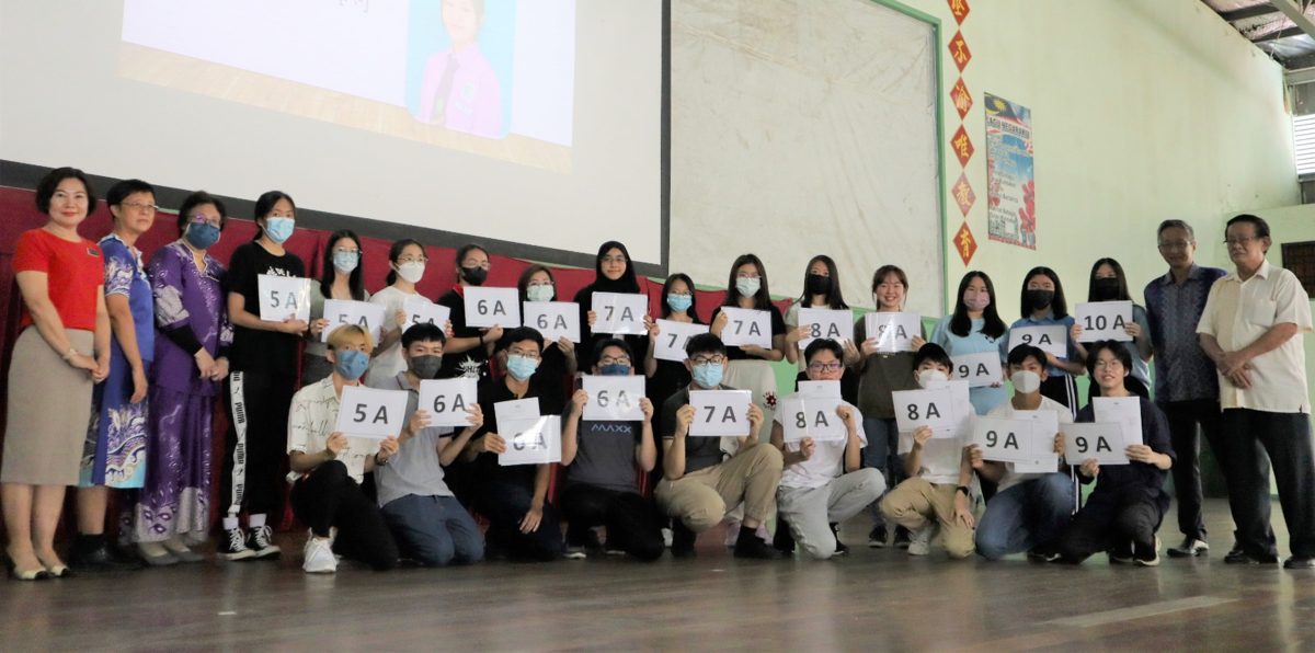 NS庇朥/SPM放榜 庇中1人考获10A,学校平均等级比去年进步