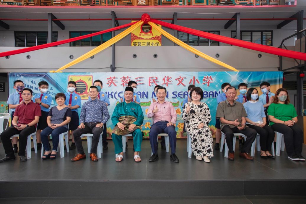NS芙蓉/三民小学教师节庆典,学生为老师按摩 表达谢意