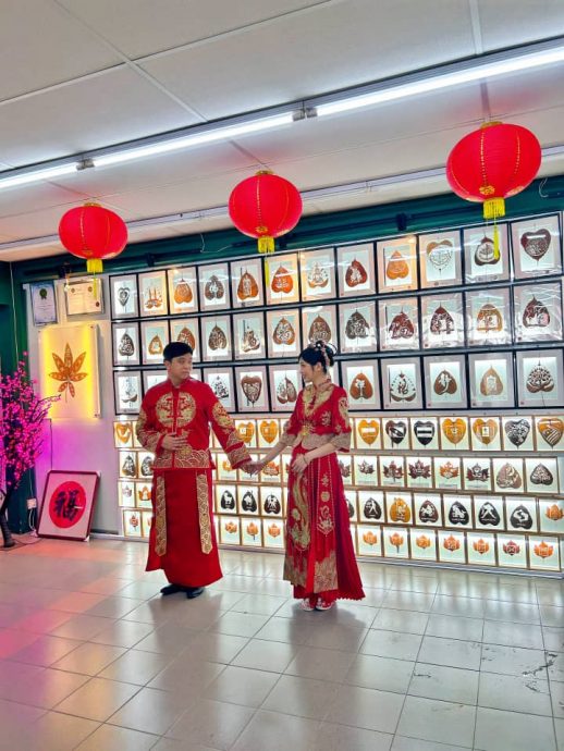 NS马口/狮城新人特到百幅叶雕前拍俪照