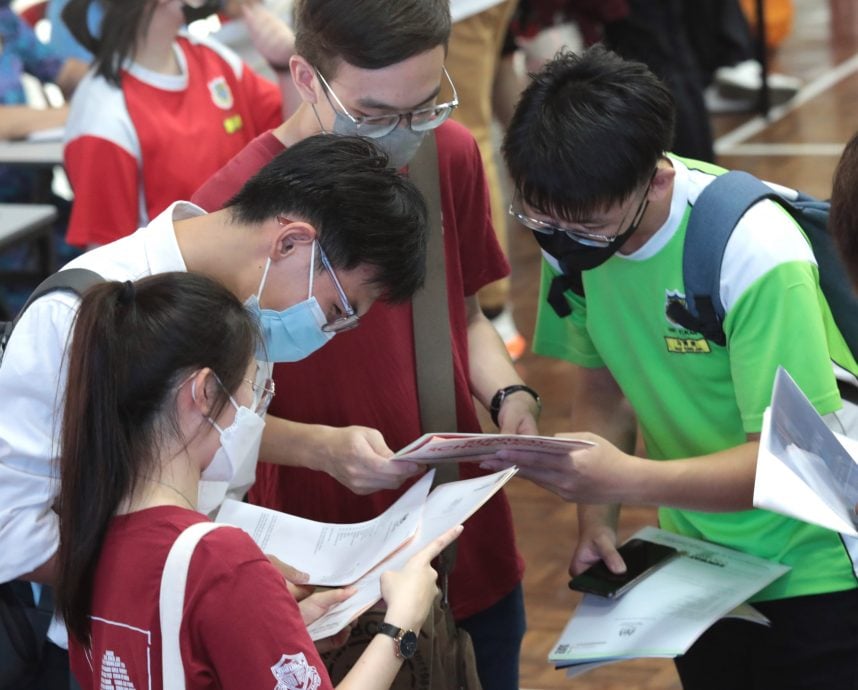 SPM放榜/早报后面头/加影育华全校及格率89.02%，为过去5年来最佳