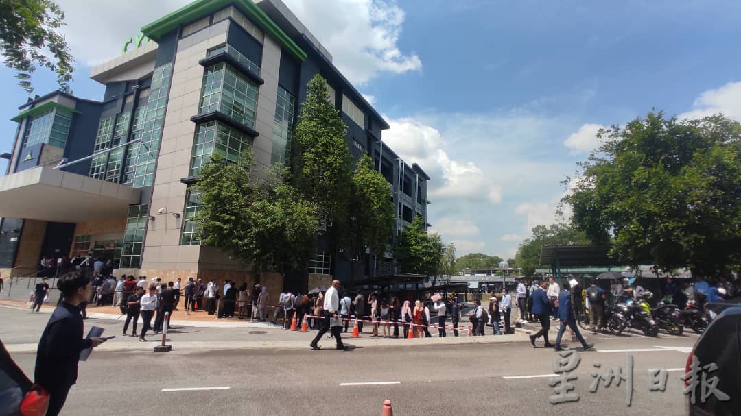 Tesla来马招聘人才 约3000人排队争5个登门面试高职!