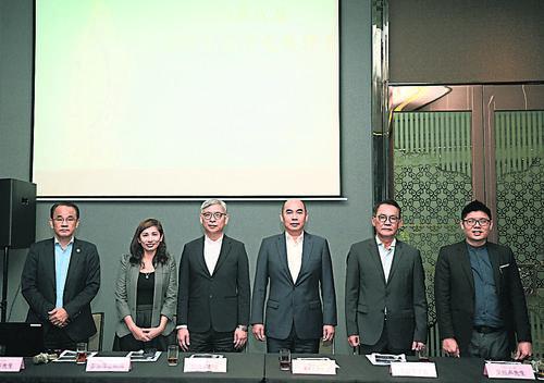 2023第八届吴德芳杰出华文教师奖新闻发布会的嘉宾合影。