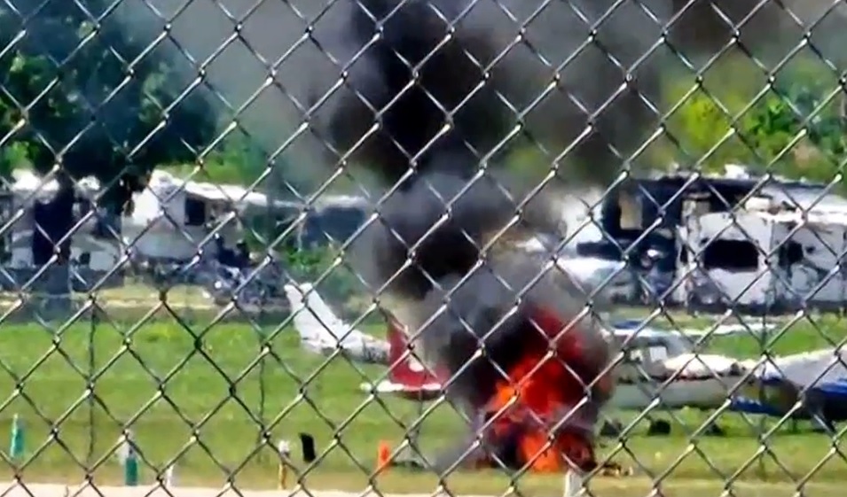 2直升机空中相撞酿2死 1小飞机坠湖2人亡