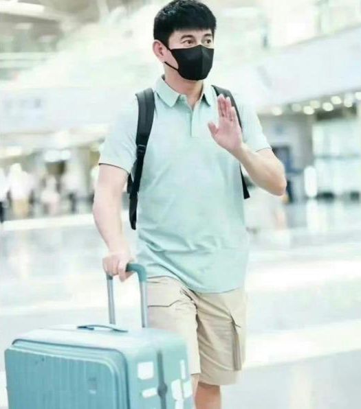 52岁吴奇隆发福凸腩 粉丝力挺:脸还是帅!