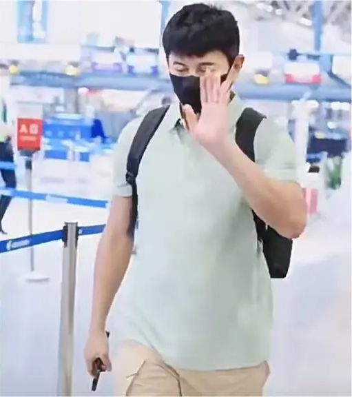 52岁吴奇隆发福凸腩 粉丝力挺:脸还是帅!