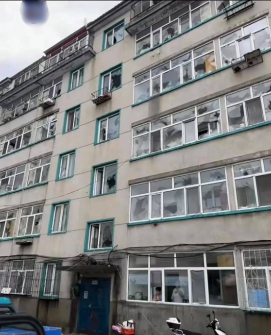 9公分巨大冰雹突袭黑龙江 玻璃“像被子弹打过”近乎全碎