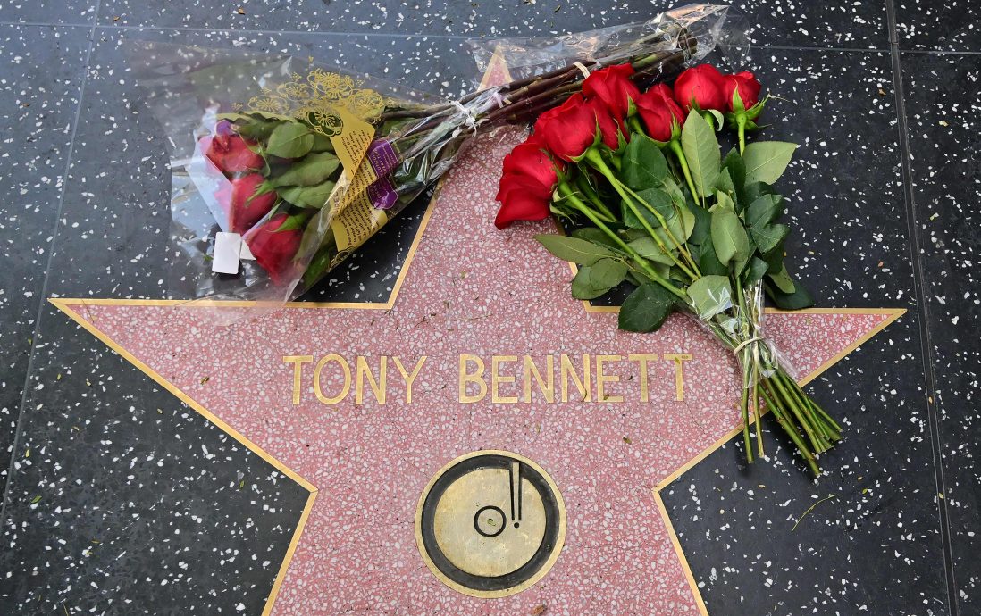 96岁传奇歌王东尼宾纳逝世 纵横乐坛80年20座格林美奖