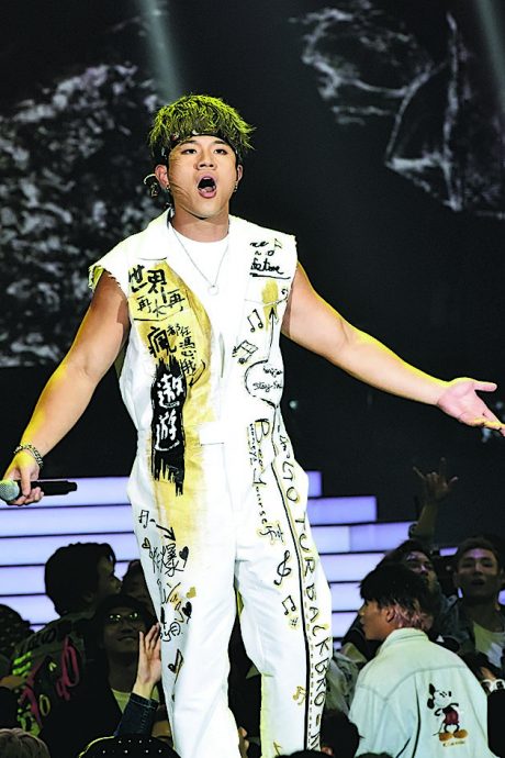 香胤宅《造星V》夺冠 卢信宥龚柯允飊高音挨批难听