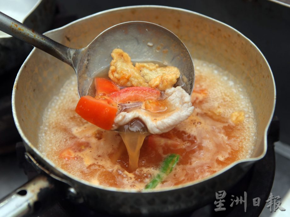 ★7月30日刊登/大霹雳封底主文/【人气美食】/顺荣煮粉人气番茄面 酸甜微辣满足味蕾