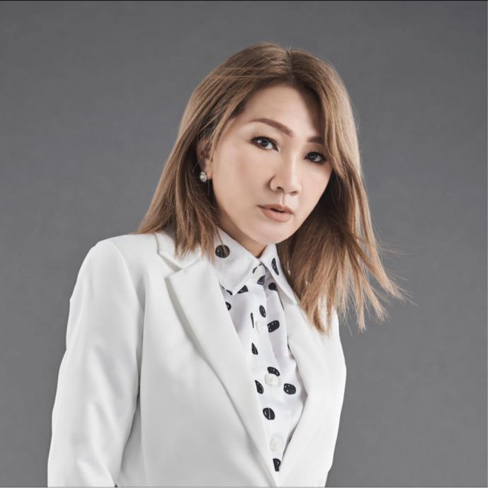 与张淑凤闯关《中年好声音》 陈丽媚海选获评审高评价