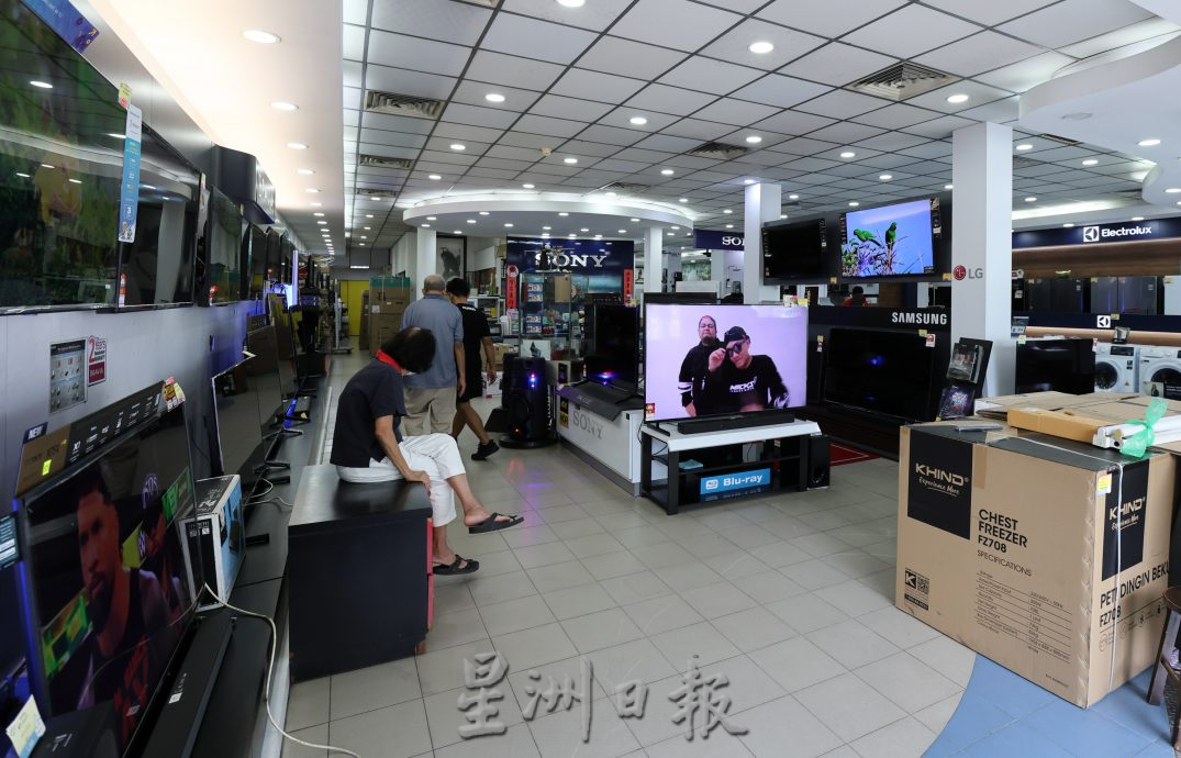 东01：马币跌跌不休，电器本月起涨价。