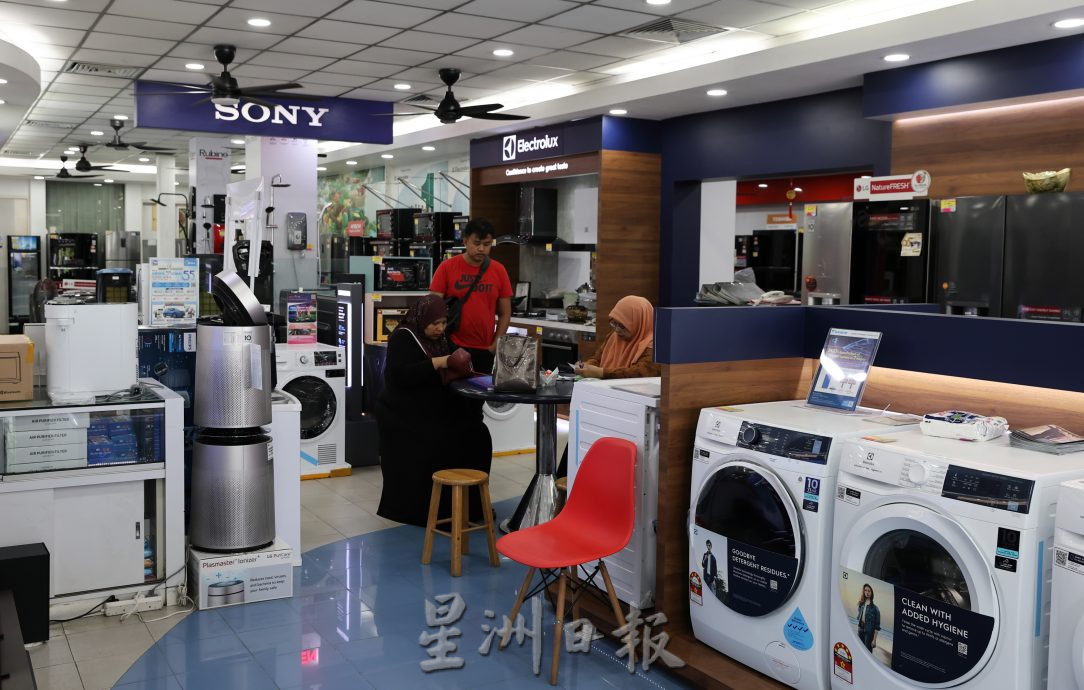 东01：马币跌跌不休，电器本月起涨价。